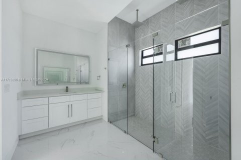 Снять в аренду виллу или дом в Кейп-Корал, Флорида 3 спальни, 198.35м2, № 1958083 - фото 7