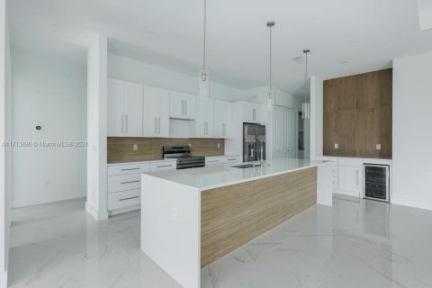 Снять в аренду виллу или дом в Кейп-Корал, Флорида 3 спальни, 198.35м2, № 1958083 - фото 4