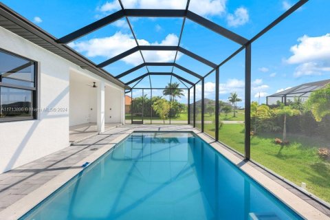 Снять в аренду виллу или дом в Кейп-Корал, Флорида 3 спальни, 198.35м2, № 1958083 - фото 2