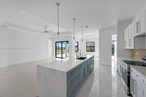 Снять в аренду виллу или дом в Кейп-Корал, Флорида 3 спальни, 198.35м2, № 1958083 - фото 5