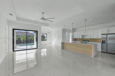 Снять в аренду виллу или дом в Кейп-Корал, Флорида 3 спальни, 198.35м2, № 1958083 - фото 14