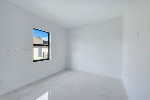 Снять в аренду виллу или дом в Кейп-Корал, Флорида 3 спальни, 198.35м2, № 1958083 - фото 19