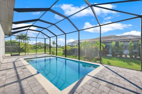 Снять в аренду виллу или дом в Кейп-Корал, Флорида 3 спальни, 198.35м2, № 1958083 - фото 22
