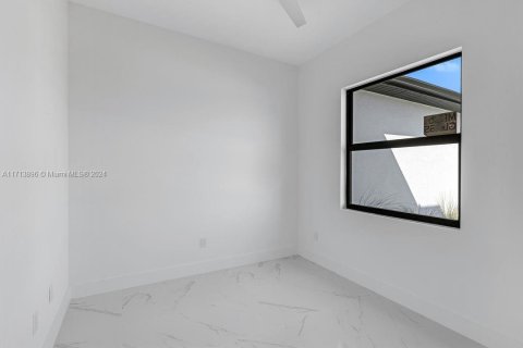 Снять в аренду виллу или дом в Кейп-Корал, Флорида 3 спальни, 198.35м2, № 1958083 - фото 13