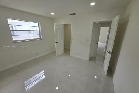 Villa ou maison à louer à Boynton Beach, Floride: 2 chambres, 109.62 m2 № 1947051 - photo 10