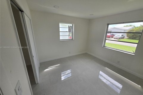 Villa ou maison à louer à Boynton Beach, Floride: 2 chambres, 109.62 m2 № 1947051 - photo 4