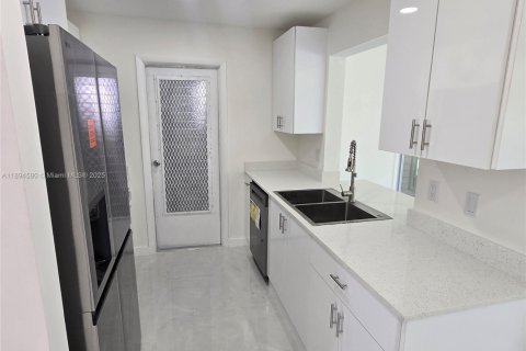 Villa ou maison à louer à Boynton Beach, Floride: 2 chambres, 109.62 m2 № 1947051 - photo 18