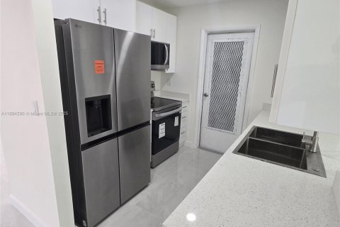 Villa ou maison à louer à Boynton Beach, Floride: 2 chambres, 109.62 m2 № 1947051 - photo 19