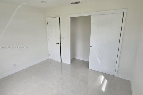 Villa ou maison à louer à Boynton Beach, Floride: 2 chambres, 109.62 m2 № 1947051 - photo 6