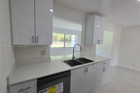 Villa ou maison à louer à Boynton Beach, Floride: 2 chambres, 109.62 m2 № 1947051 - photo 21