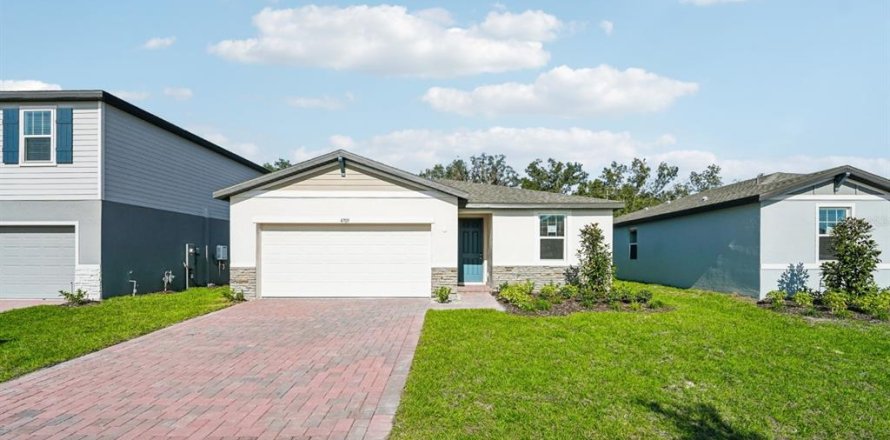 House in Leesburg, Florida 3 bedrooms, 157.47 sq.m. № 1778549