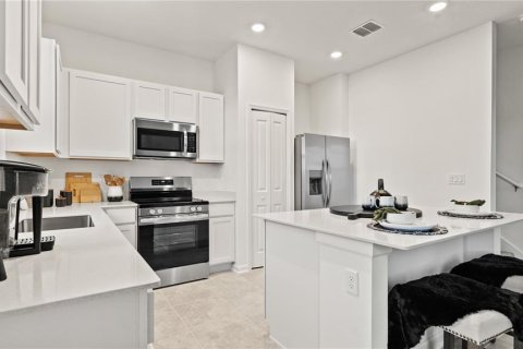 Touwnhouse à vendre à Clermont, Floride: 3 chambres, 174.01 m2 № 2150109 - photo 2