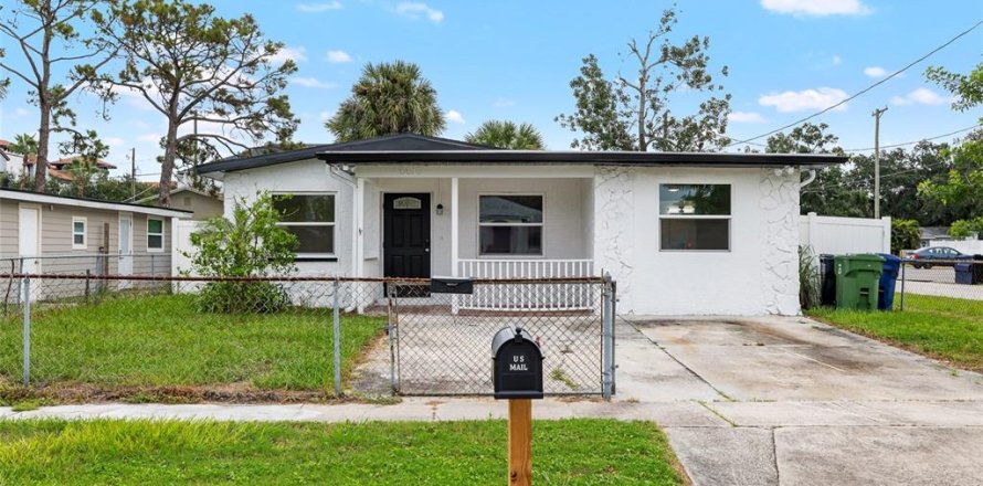 Propiedad comercial en Tampa, Florida 5 dormitorios, 120.03 m2 № 1910743