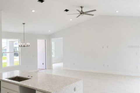 House in Englewood, Florida 3 bedrooms, 189.71 sq.m. № 2208604 - photo 6
