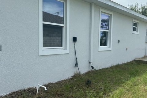 House in Englewood, Florida 3 bedrooms, 189.71 sq.m. № 2208604 - photo 13