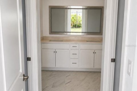House in Englewood, Florida 3 bedrooms, 189.71 sq.m. № 2208604 - photo 9