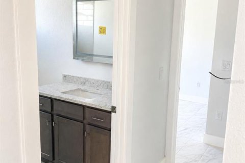 House in Englewood, Florida 3 bedrooms, 189.71 sq.m. № 2208604 - photo 12