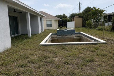 House in Englewood, Florida 3 bedrooms, 189.71 sq.m. № 2208604 - photo 2