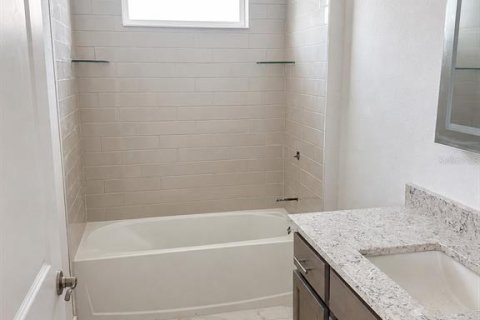 House in Englewood, Florida 3 bedrooms, 189.71 sq.m. № 2208604 - photo 11