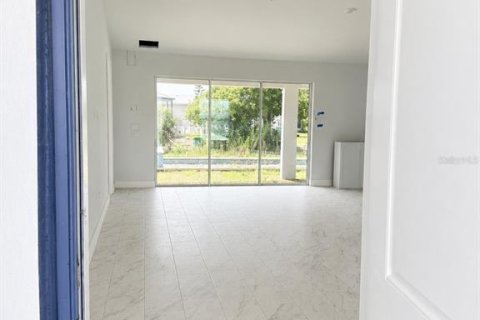 House in Englewood, Florida 3 bedrooms, 189.71 sq.m. № 2208604 - photo 3