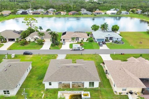 House in Englewood, Florida 3 bedrooms, 189.71 sq.m. № 2208604 - photo 30