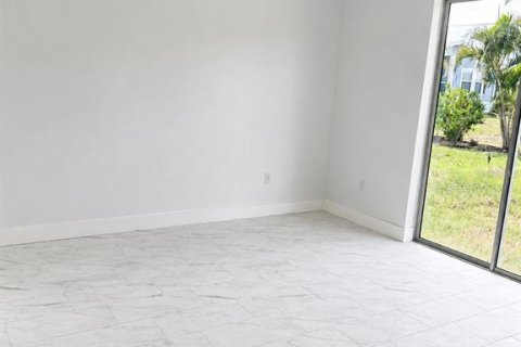 House in Englewood, Florida 3 bedrooms, 189.71 sq.m. № 2208604 - photo 7