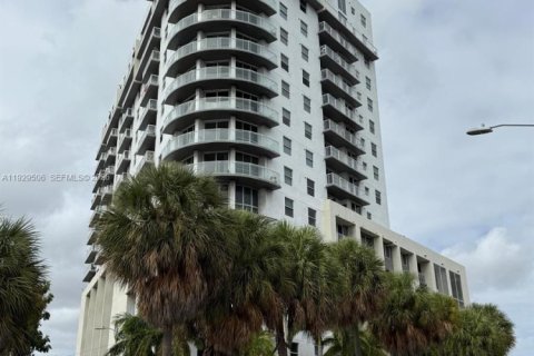 Condo in Miami, Florida, 2 bedrooms  № 2249109