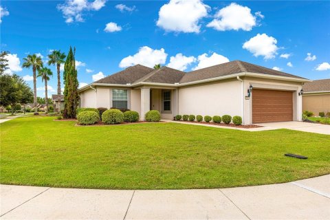 House in Ocala, Florida 2 bedrooms, 158.68 sq.m. № 1904365 - photo 1