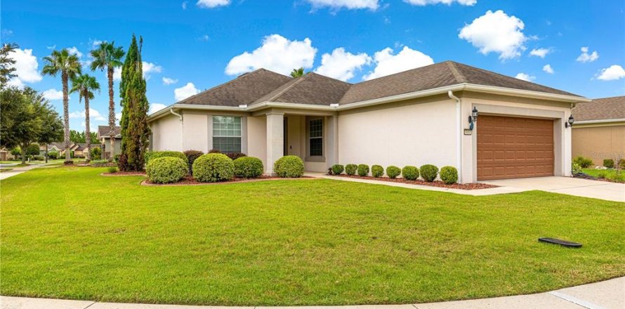 House in Ocala, Florida 2 bedrooms, 158.68 sq.m. № 1904365