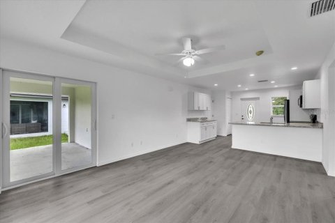 House in Punta Gorda, Florida 2 bedrooms, 89.37 sq.m. № 1911388 - photo 10