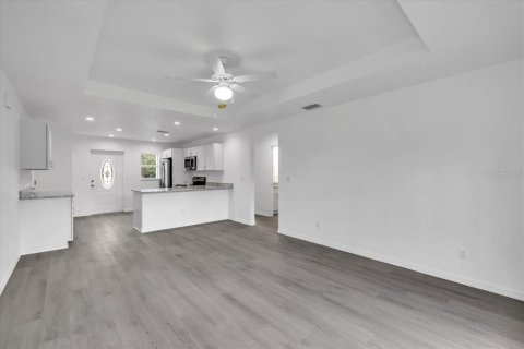 House in Punta Gorda, Florida 2 bedrooms, 89.37 sq.m. № 1911388 - photo 9