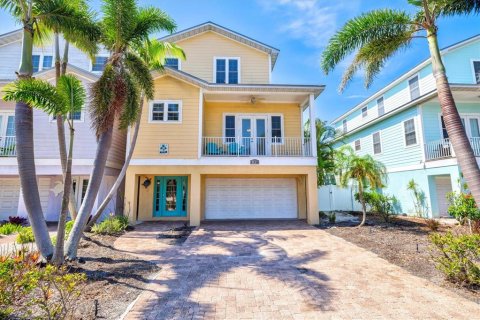 Casa en venta en Holmes Beach, Florida, 4 dormitorios, 189.52 m2 № 1784612 - foto 1