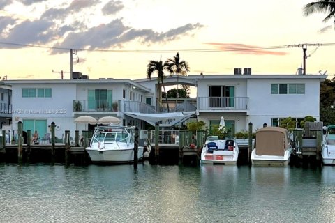 Apartamento en alquiler en Miami Beach, Florida, 2 dormitorios, 97.55 m2 № 1940354 - foto 1