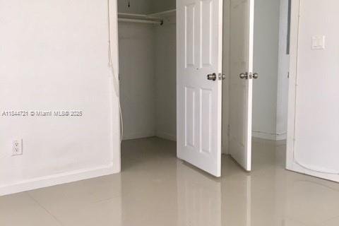 Apartamento en alquiler en Miami Beach, Florida, 2 dormitorios, 97.55 m2 № 1940354 - foto 9