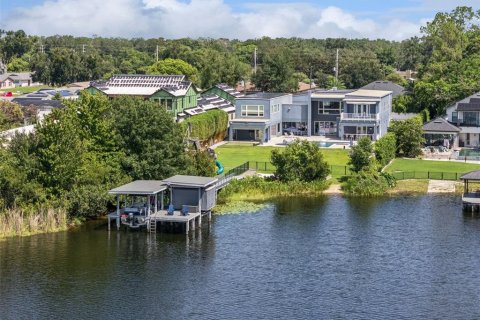 House in Orlando, Florida 5 bedrooms, 622.35 sq.m. № 2314618 - photo 2