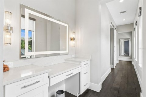 House in Orlando, Florida 5 bedrooms, 622.35 sq.m. № 2314618 - photo 26