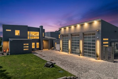 House in Orlando, Florida 5 bedrooms, 622.35 sq.m. № 2314618 - photo 7