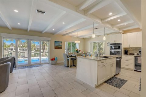 House in Sarasota, Florida 4 bedrooms, 238.94 sq.m. № 1797833 - photo 10