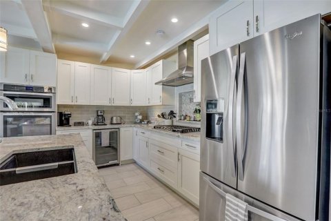 House in Sarasota, Florida 4 bedrooms, 238.94 sq.m. № 1797833 - photo 12