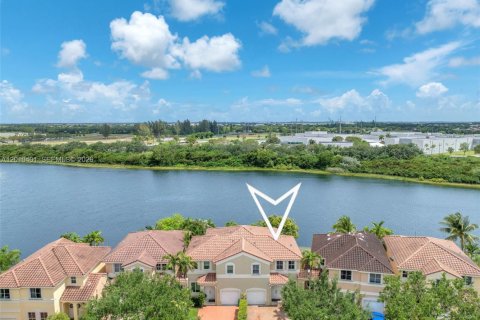 Touwnhouse à vendre à Miramar, Floride: 3 chambres, 153.29 m2 № 2091164 - photo 4