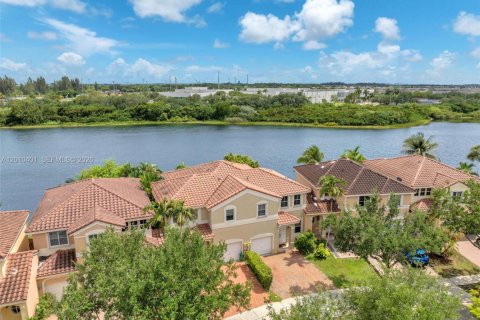 Touwnhouse à vendre à Miramar, Floride: 3 chambres, 153.29 m2 № 2091164 - photo 3