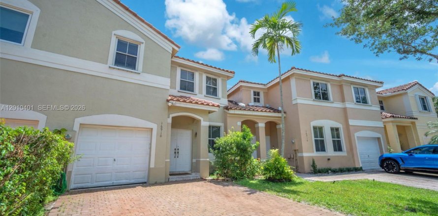 Touwnhouse à Miramar, Floride 3 chambres, 153.29 m2 № 2091164