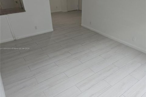 Apartamento en alquiler en Cutler Bay, Florida, 2 dormitorios, 20773.04 m2 № 1931023 - foto 3