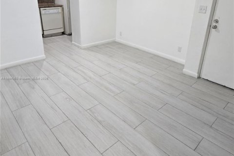 Apartamento en alquiler en Cutler Bay, Florida, 2 dormitorios, 20773.04 m2 № 1931023 - foto 1