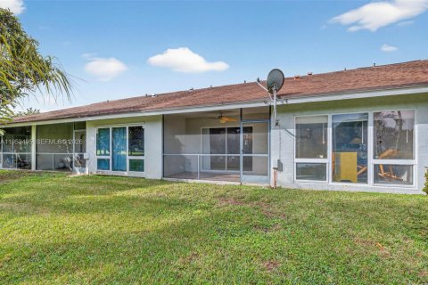 House in Tamarac, Florida 2 bedrooms, 105.72 sq.m. № 2008913 - photo 25