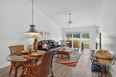 House in Tamarac, Florida 2 bedrooms, 105.72 sq.m. № 2008913 - photo 9