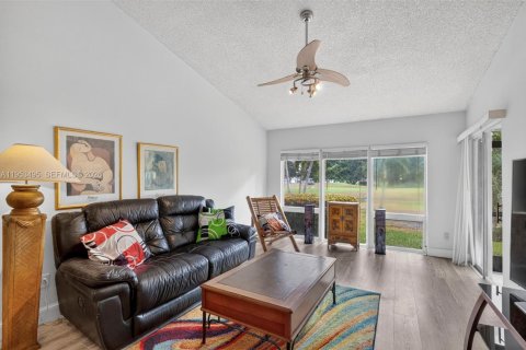 House in Tamarac, Florida 2 bedrooms, 105.72 sq.m. № 2008913 - photo 11