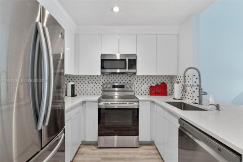 House in Tamarac, Florida 2 bedrooms, 105.72 sq.m. № 2008913 - photo 5