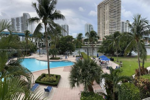 Condominio en venta en Sunny Isles Beach, Florida, 2 dormitorios, 141.68 m2 № 1836456 - foto 1