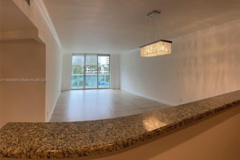 Condominio en venta en Sunny Isles Beach, Florida, 2 dormitorios, 141.68 m2 № 1836456 - foto 19